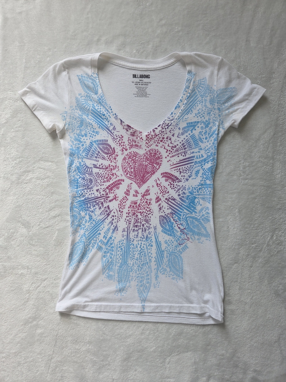 Billabong Y2K Boho Heart Mandala Split V-Neck Graphic Tee White Blue Pink S